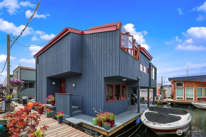 Property Photo:  2727  Fairview Avenue E 4  WA 98102 