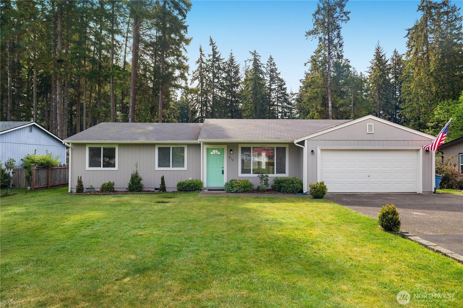 Property Photo:  810 E Lakeshore Drive W  WA 98584 