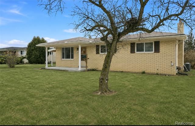 Property Photo:  2938 Fox Hill Drive  MI 48310 