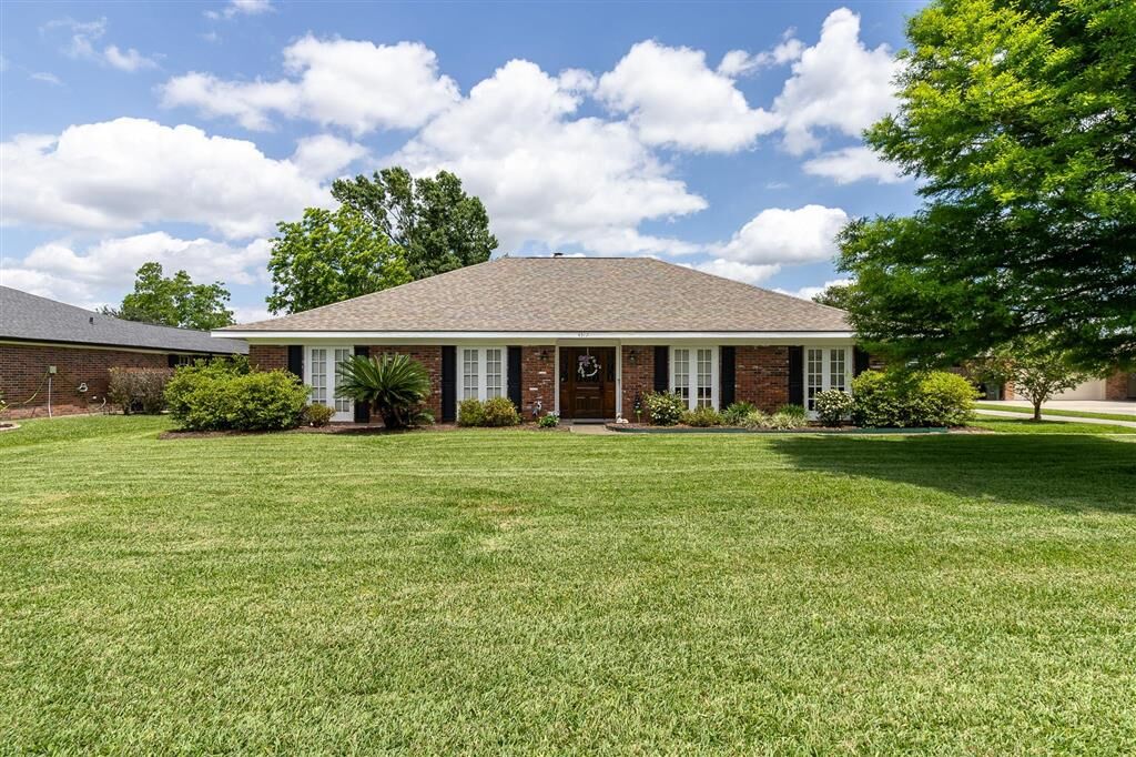 Property Photo: 4517 W Quail Hollow Drive W LA 70605