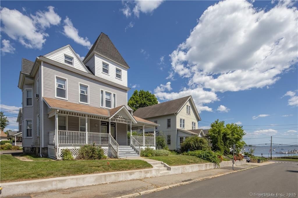 Property Photo:  3 Betts Place 4  CT 06855 