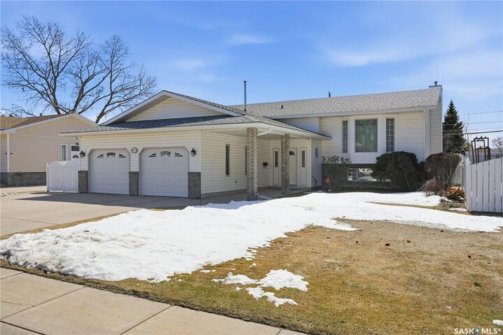 Property Photo:  106 3rd Street S  SK S0K 2T2 