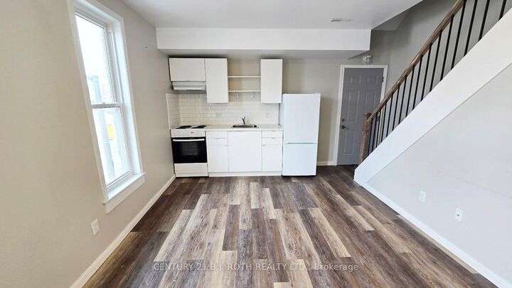 Property Photo:  44 Front Street S 4  ON L3V 4S3 