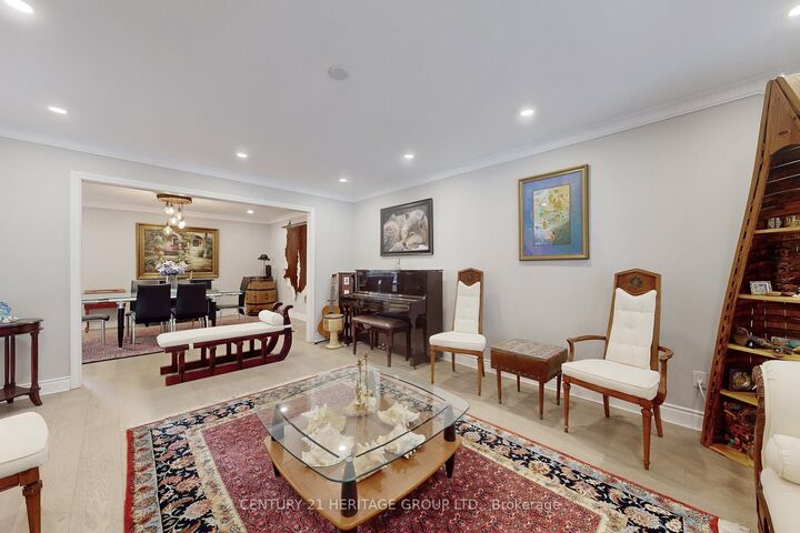 Property Photo:  335 Fern Avenue  ON L4C 8P6 