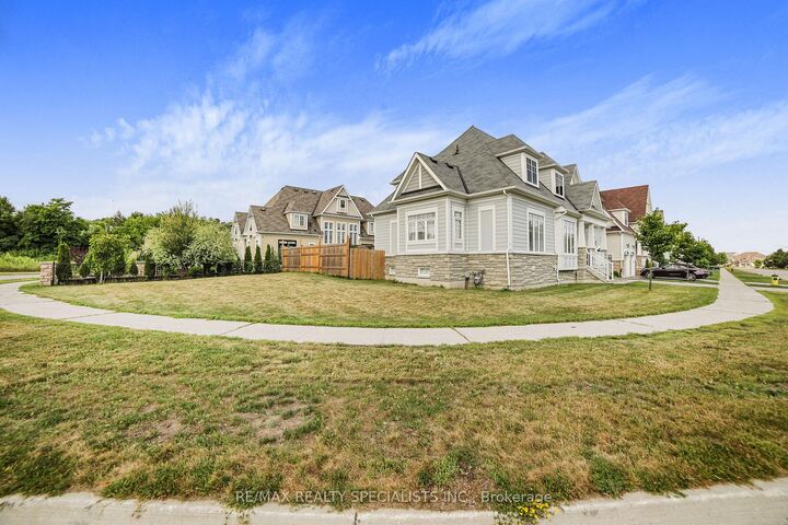 Property Photo: 61 Riverwalk Place ON L4R 0B4