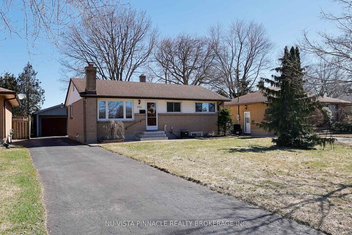 Property Photo: 1911 Crystal Crescent ON N5V 1H5
