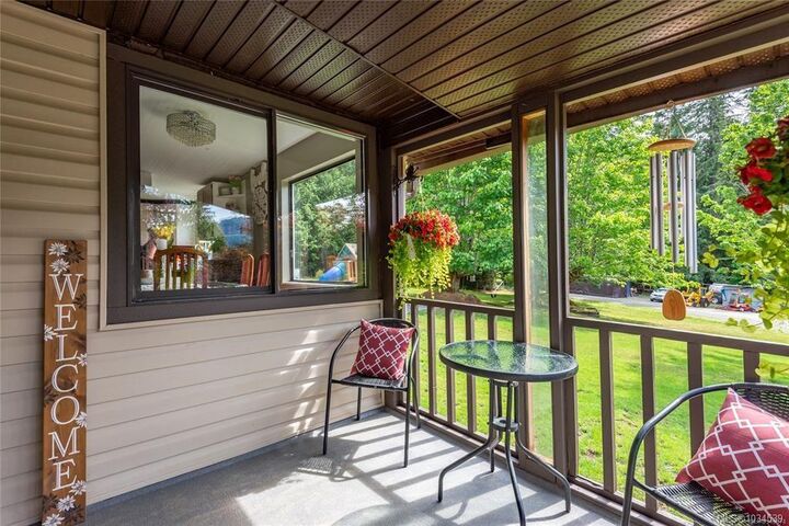 Property Photo: 973 Island Hwy BC V0P 1R0