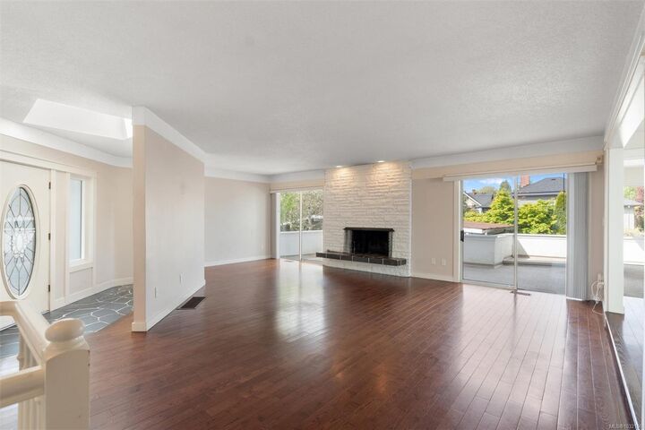 Property Photo: 336 Stannard Ave BC V8S 3M4