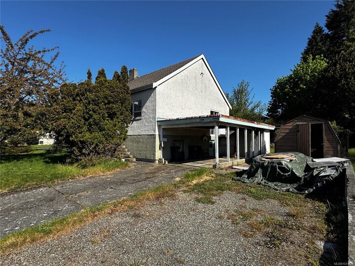Property Photo: 385 Kinver St BC V9A 6C3
