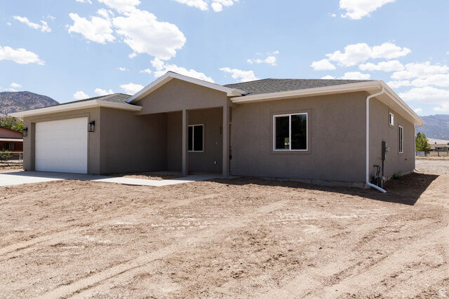 Property Photo: 51 W 500 S UT 84754