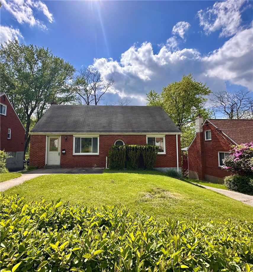 Property Photo: 221 Dorothy Dr PA 15235