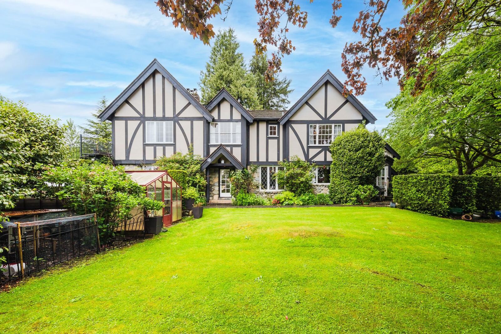 Property Photo: 1850 Mathers Avenue BC V7V 2G8