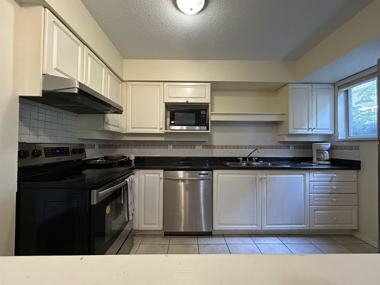 Property Photo:  412 Twelfth Street 104  BC V3M 6R2 