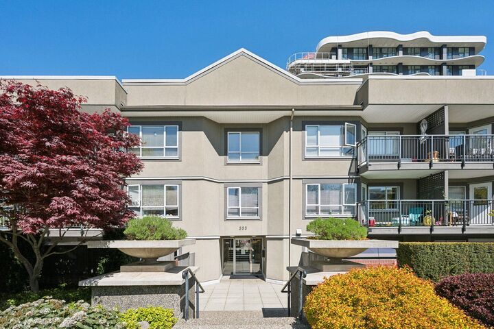 Property Photo:  555 W 14th Avenue 302  BC V5Z 4G8 