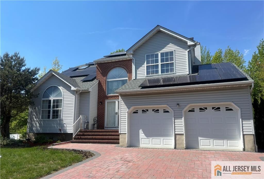 Property Photo:  28 Glynn Court  NJ 08859 