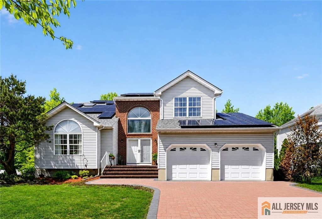 Property Photo:  28 Glynn Court  NJ 08859 