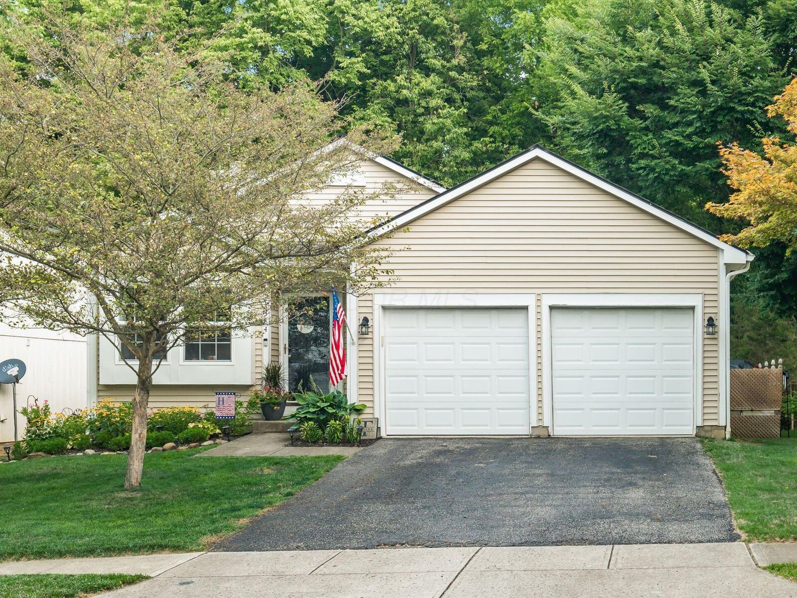 Property Photo:  1384 Crisfield Drive  OH 43204 
