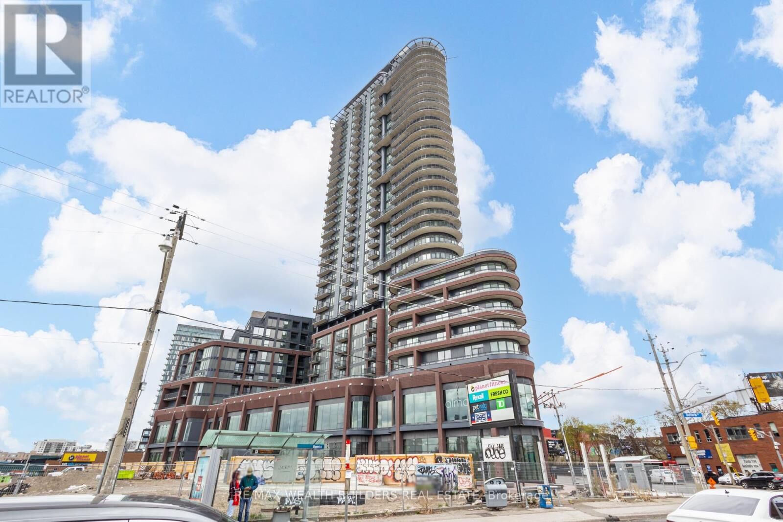 Property Photo:  1185 Dupont Street 1808  ON M6H 0G5 