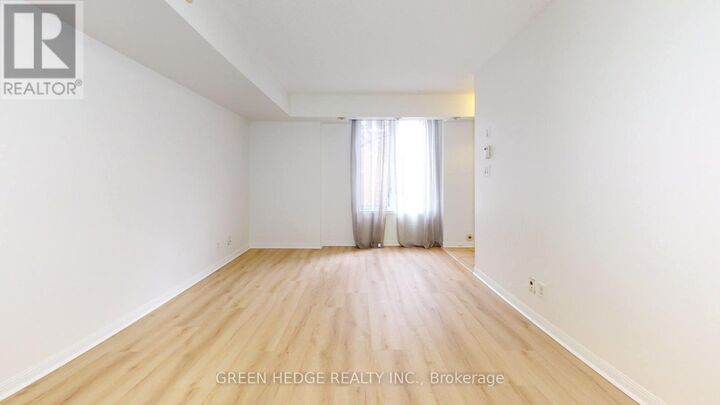 Property Photo:  26 Douro Street 320  ON M6K 3M4 