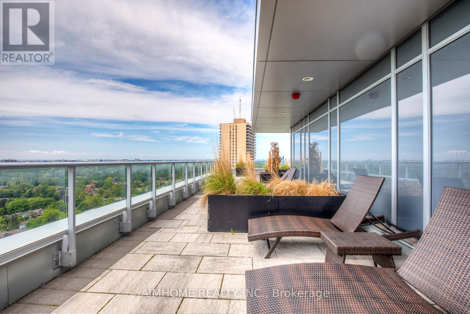 Property Photo:  58 Orchard View Boulevard 2006  ON M4R 0A2 