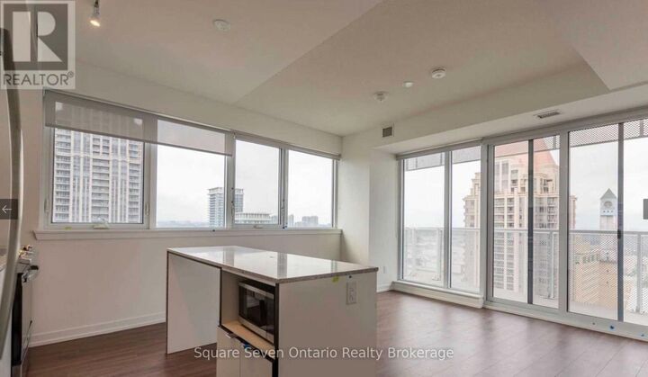 Property Photo:  4065 Confederation Parkway 1904  ON L5B 0L4 