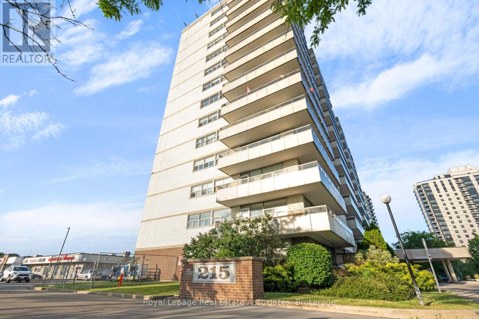 Property Photo:  215 Glenridge Avenue 1204  ON L2T 3J7 