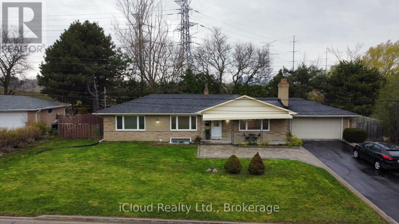 Property Photo:  4 Longbridge Road  ON L4J 1L5 