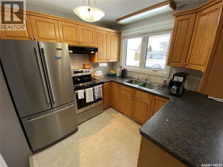 Property Photo:  116 Clarewood Crescent  SK S3N 2V2 