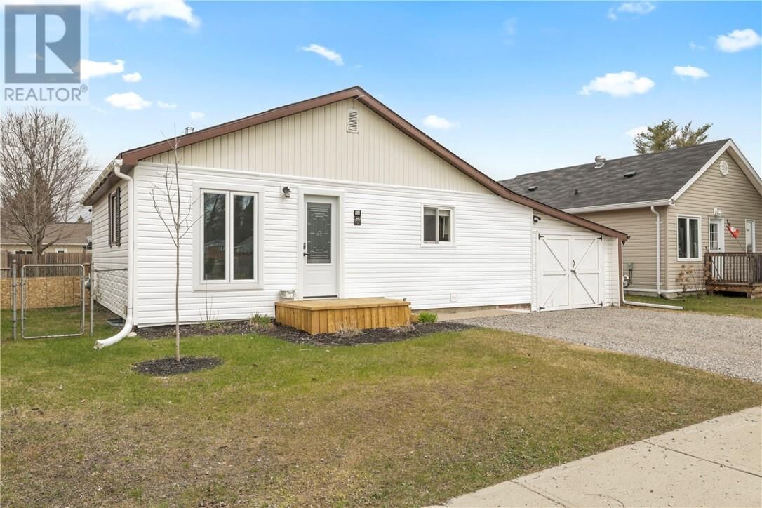 Property Photo:  190 Algoma Street  ON P5E 1H7 