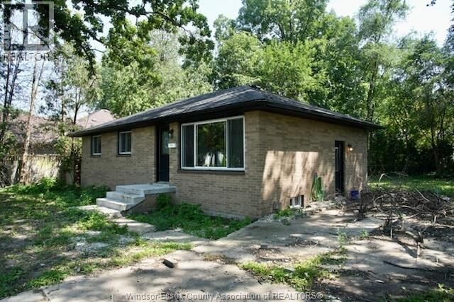 Property Photo:  955 Roseland  ON N9G 1T9 