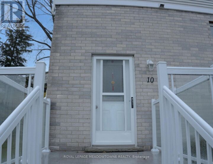 Property Photo:  648 Doon Village Road 10  ON N2P 1A2 