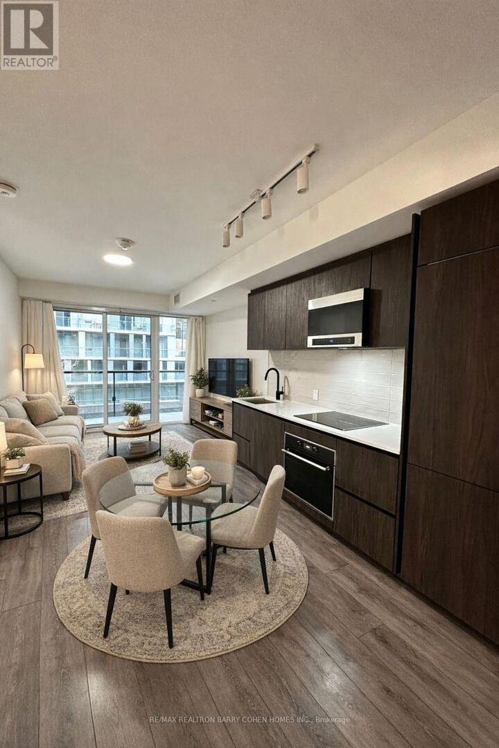 Property Photo:  117 Broadway Avenue 421  ON M4P 1V3 