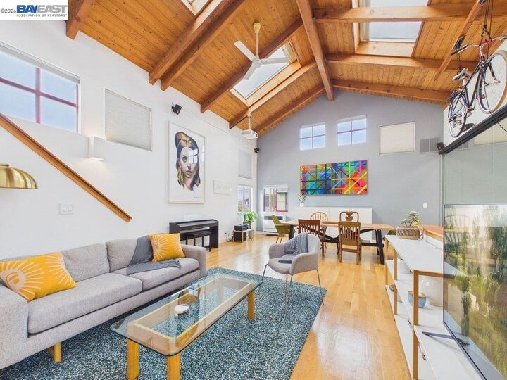 Property Photo:  2932 Filbert St 2  CA 94608 