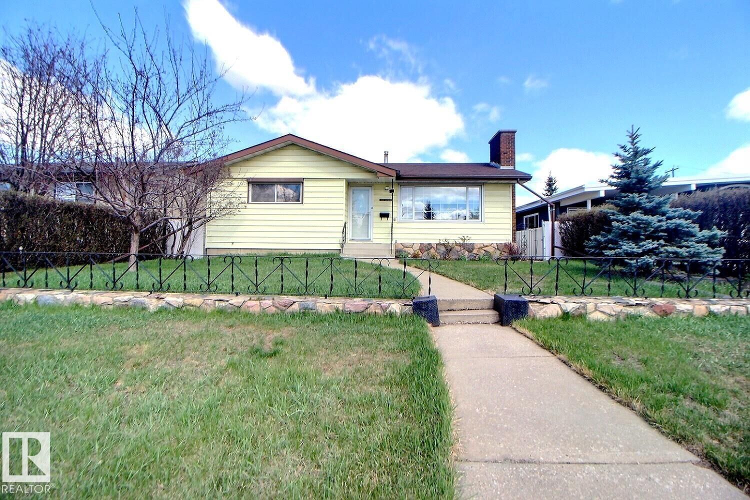 Property Photo:  9512 134 Avenue NW  AB T6E 1H7 
