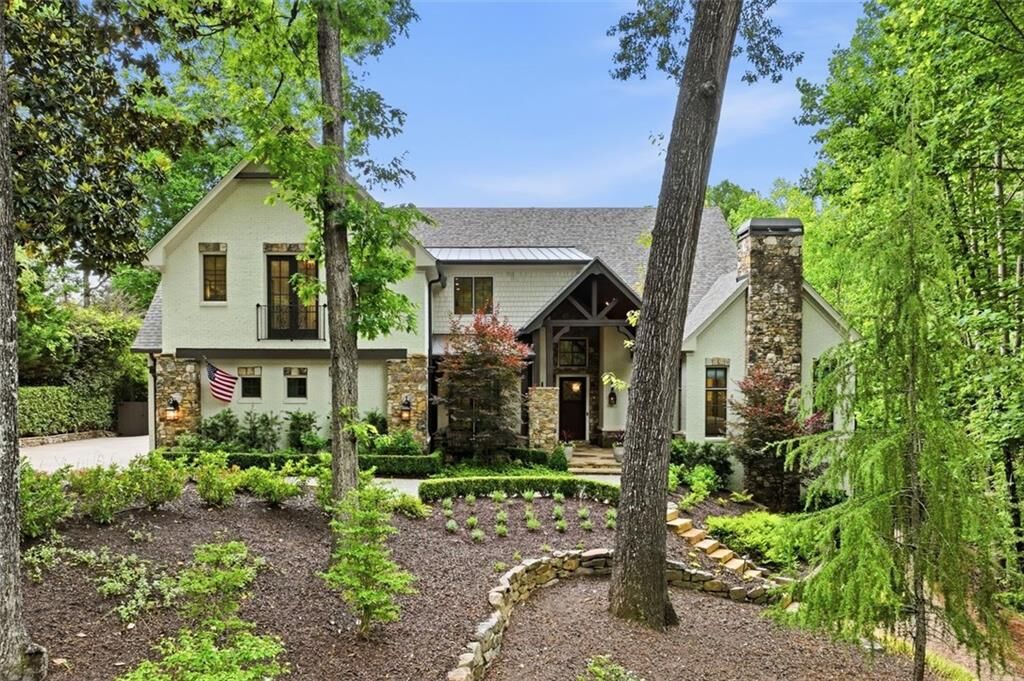 Property Photo: 625 W Northway Lane GA 30342
