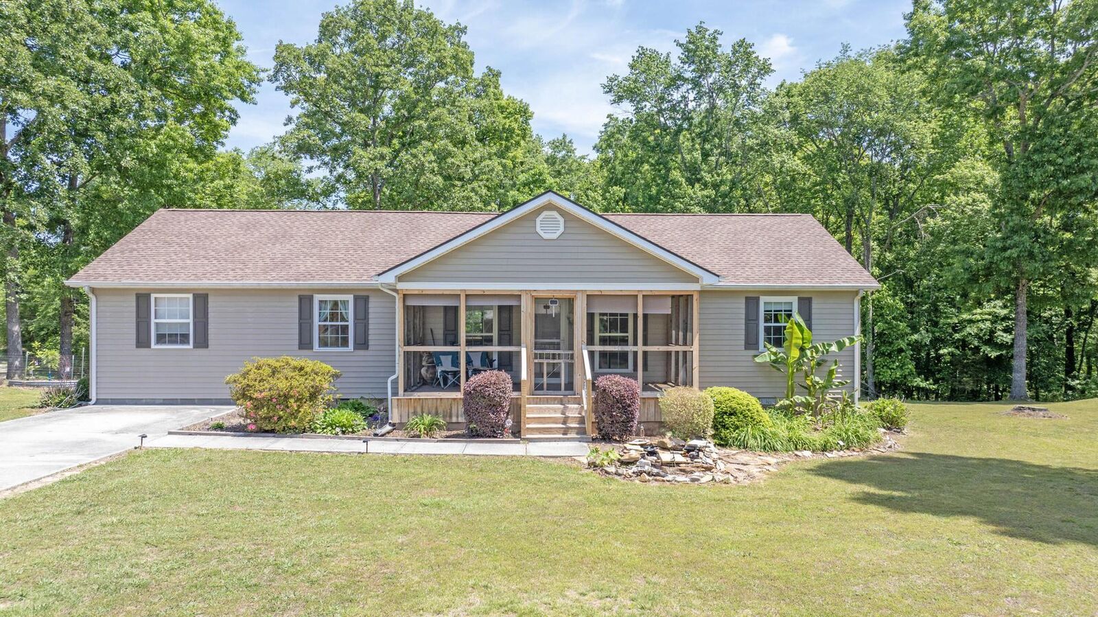 Property Photo:  407 Sable Road  TN 37381 