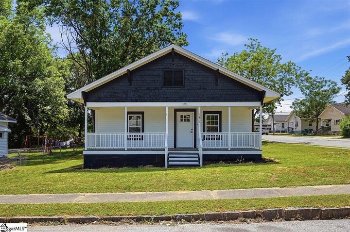 Property Photo:  402 Elm Street  SC 29340 