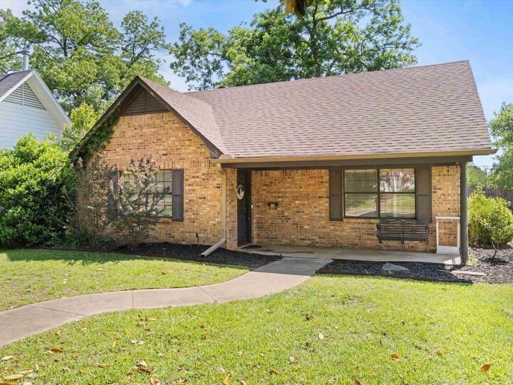 Property Photo: 701 N Montgomery St TX 75644