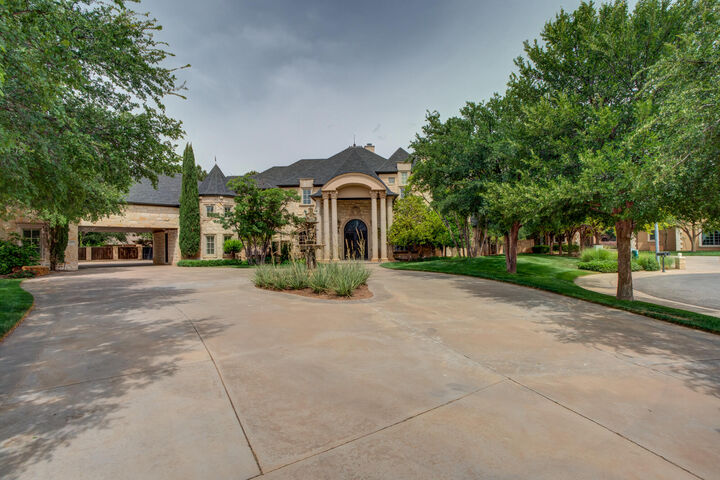 Property Photo: 11002 Richmond Avenue TX 79424