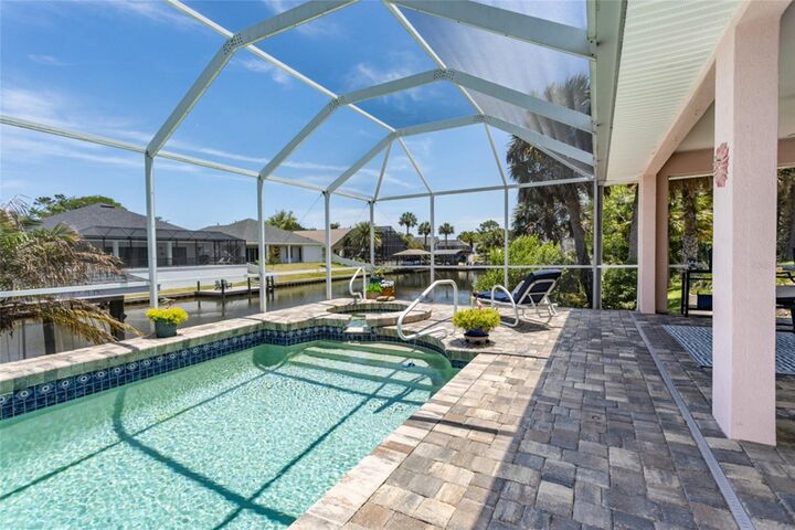Property Photo:  10 Crabtree Court  FL 32137 