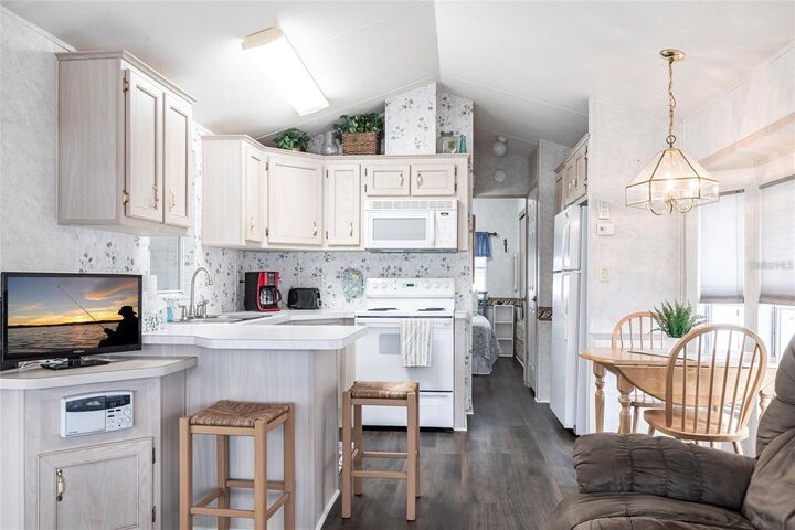 Property Photo:  1604 N Manatee Loop  FL 33950 