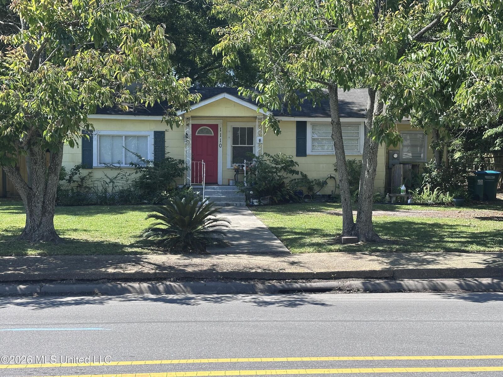 Property Photo:  1110 Live Oak Avenue  MS 39567 