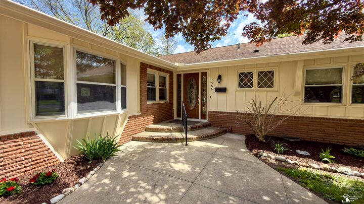 Property Photo:  1566 Riverview Avenue  MI 48162 