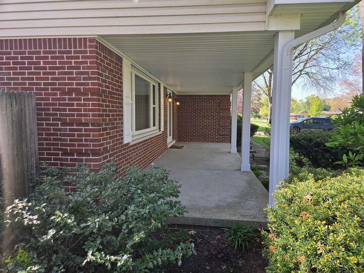 Property Photo:  6486 Thorneycroft Drive  MI 48316-3346 