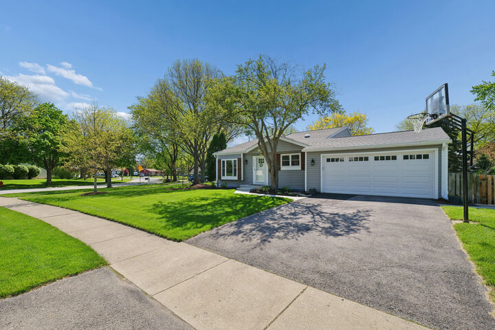 Property Photo:  2404 Flambeau Drive  IL 60564 