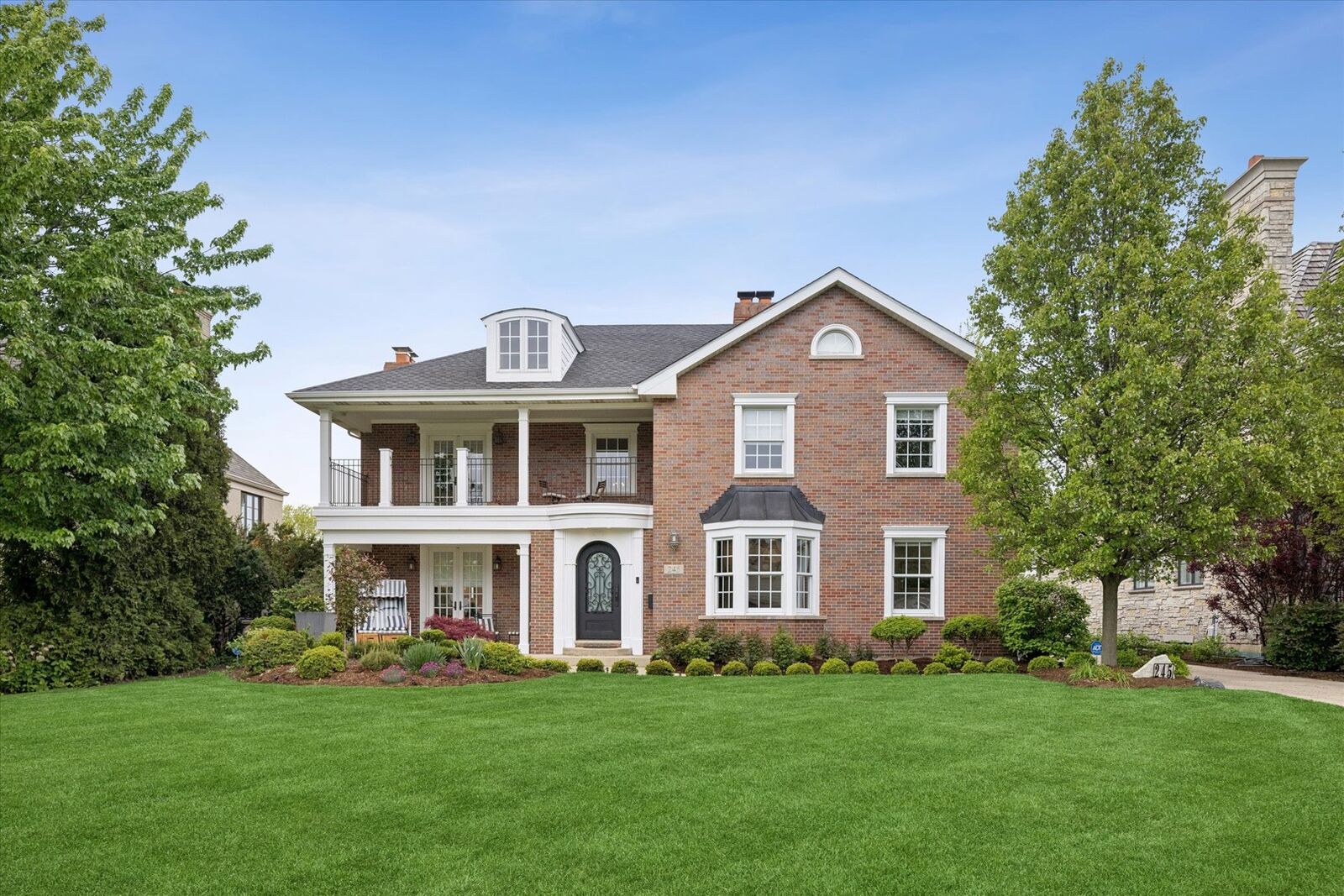 Property Photo: 245 W Winthrop Avenue IL 60126