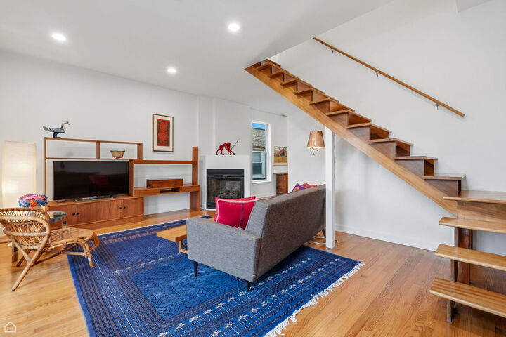 Property Photo:  1820 W Superior Street 2R  IL 60622 