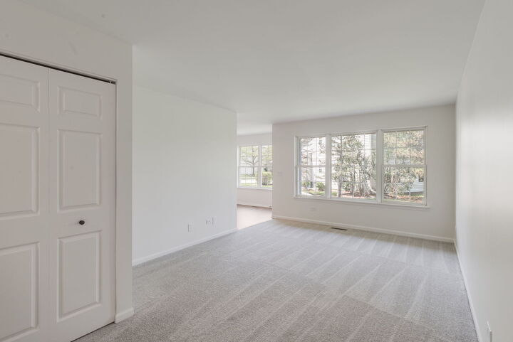 Property Photo:  1129 N Red Oak Circle 2  IL 60073 