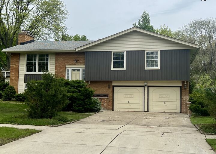 Property Photo:  533 Bahama Lane  IL 60193 
