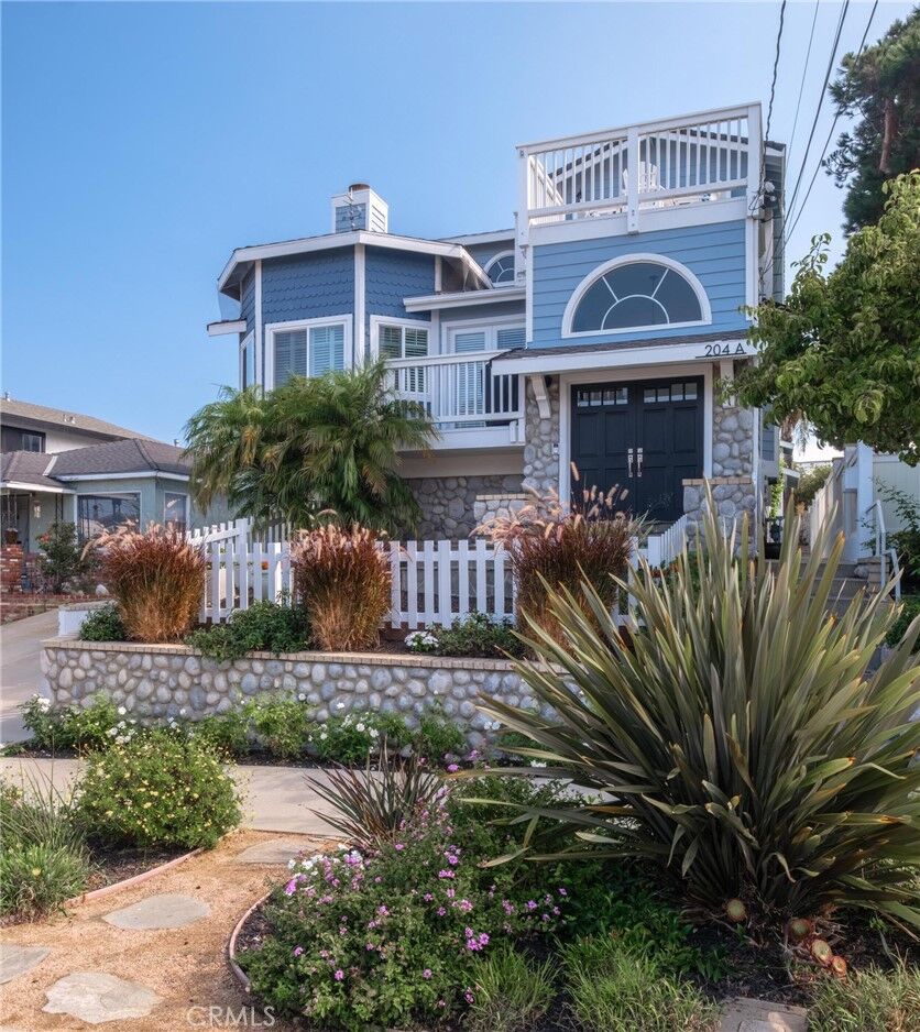 Property Photo:  204 N Lucia  CA 90277 